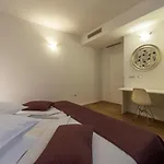 Danelon Vila *