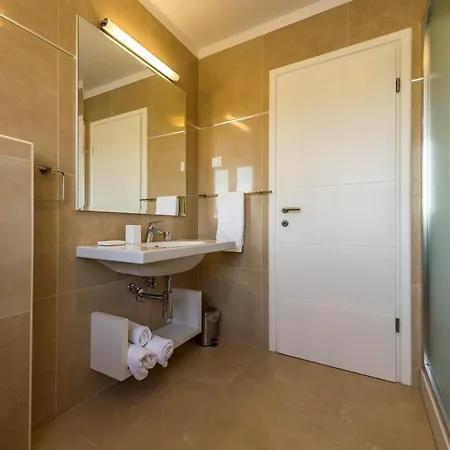 Danelon Βίλα Πόρετς